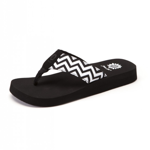 Yellow Box Shoes Yellow Box Yulisa Flip Flop Sandals Black Zig Zag